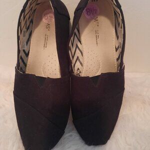 Toms. size 8.5